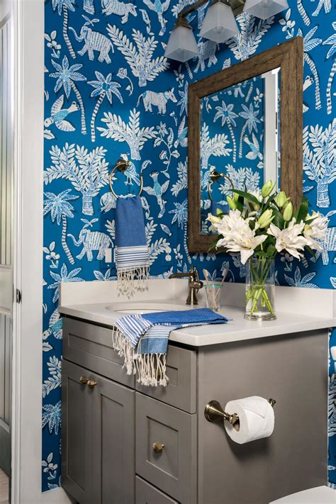 15 Beautiful Reasons To Wallpaper Your Bathroom Hgtvs Decorating