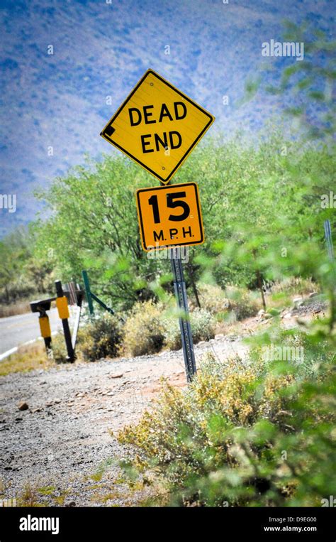 Dead End Traffic Roadway Sign Stock Photo Alamy