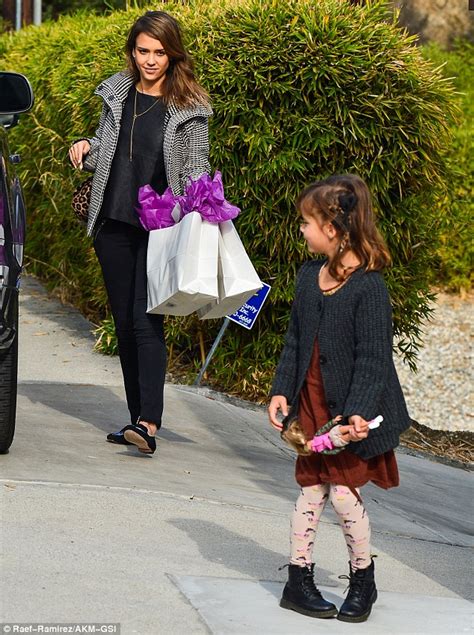 Jessica Alba Dons Skinny Jeans As She Enjoys Last Minute Holiday Shopping Spree With Daughter