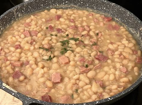 2lbs great northern beans 1garlic clove 1large onion 1large green bell pepper maggi pollo salt pepper onion powder garlic parsley flakes powder 1bay leaf. Navy & Great Northern Bean Soup With Spiral Ham. | Great ...