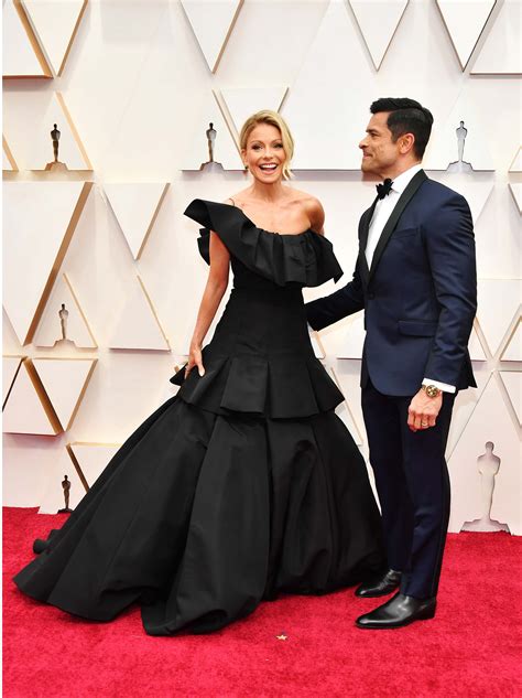 Oscars 2020 Kelly Ripa Stuns In Black Gown With Full Body Makeup