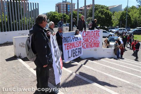 Masse Di San Sisto Protesta Al Tribunale Tusciawebeu