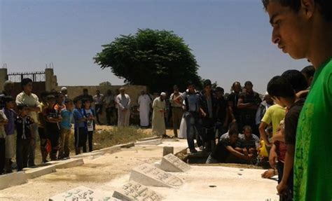 مرة واحد بدوي عرف ان الجلد موضة مشي عريان. النخلة | عائلة الأغا: الحاج عايش حسين حسن صافي في ذمة