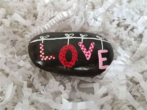 25 Gorgeous Painted Rocks Valentines Day Ideas Valentine Hearts Art