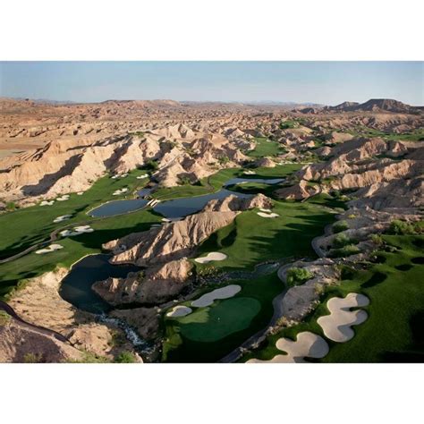 The stark beauty of the desert and the sublime nature of the game are a perfect match. Wolf Creek, Nevada | Golf courses, Golf course photography ...