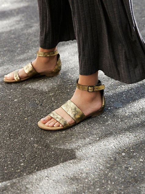 5 Current Shoe Trends To Wear Right Now Shoes Sandals How To Wear