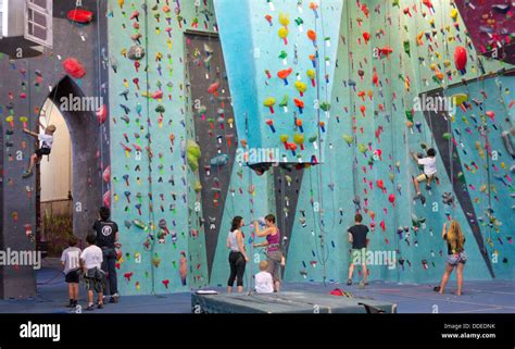 Rock Climbing At Brooklyn Boulders In Nyc Stock Photo Alamy