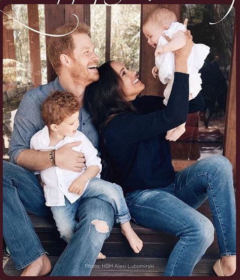Lilibets First Photo Released Prince Harry And Meghan Markles Daughter Smiles In Christmas