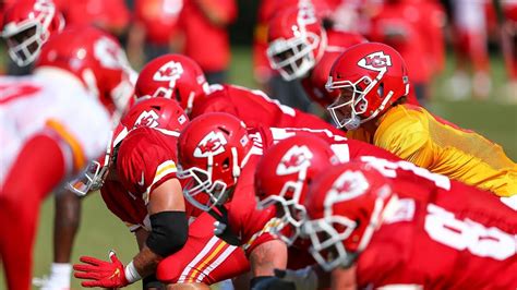Competition Heats Up At Chiefs Training Camp Youtube