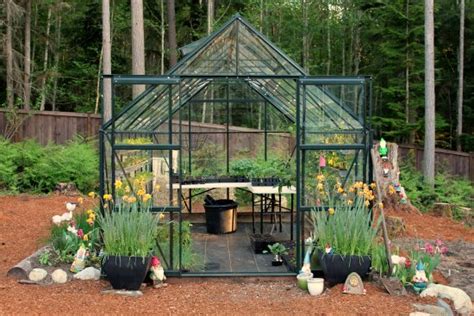 Making a profit growing greenhouse vegetables is difficult, but with patience and hard work it can be done. How to Grow a Greenhouse Vegetable Garden - One Hundred ...