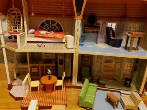 Disney Hannah Montana Dollhouse Malibu Foldable Beach House Great For