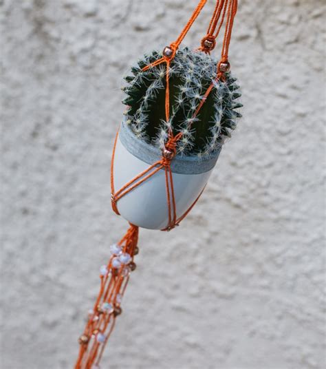 I consider myself a macrame beginner, and i put this plant hanger together in about 5 minutes. Macrame plant hanger - patterns for beginners