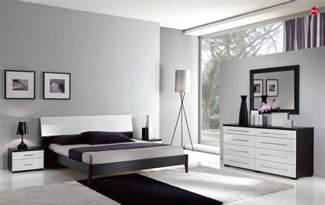 We also have many colors to choose from, so you can opt for a look with various wood tones or a sleek black or bright white finish. Luxury Bedroom Set by ESF