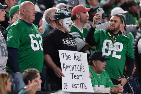 Nfl Players Decide Most Annoying Fan Base In Anonymous Survey