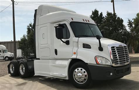 Who Manufactures Freightliner® Semi Trucks International Used Truck