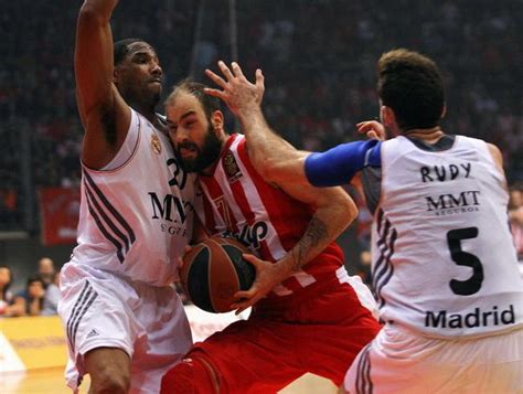 I believe vassilis spanoulis is one of the player that changed greek basketball. Vassilis Spanoulis se harta de Grecia y se pone a tiro