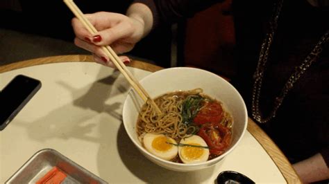 How To Eat Ramen Business Insider