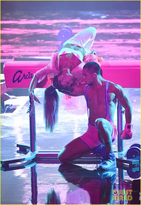 Ariana Grande And Nicki Minaj Mtv Vmas 2016 Performance Of Side To Side Video Photo 3744041