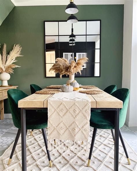 📷 @homeatvictoriaroad . I love this dining room! There isn't much more