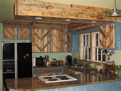 There are some ideas to share with you for pallet kitchen cabinets that surely touch your heart and increase the creative skills for you in the field of wooden pallet projects. Honey I'm Home ;) | Küchen möbel ideen, Paletten küche ...