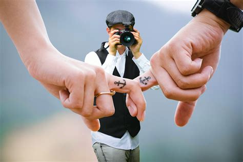 Fotos Gratis Fotógrafo Manos Amor Pareja Juntos Dedos Gente