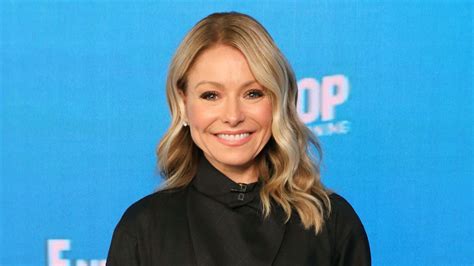 Kelly Ripa Created A Hilarious Meme Showcasing The Progression Of Her