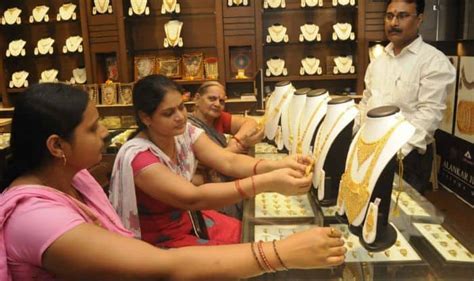 Dhanteras 2020 Gold Buying Muhurat Why Do We Buy Gold And Utensils On First Day Of Diwali