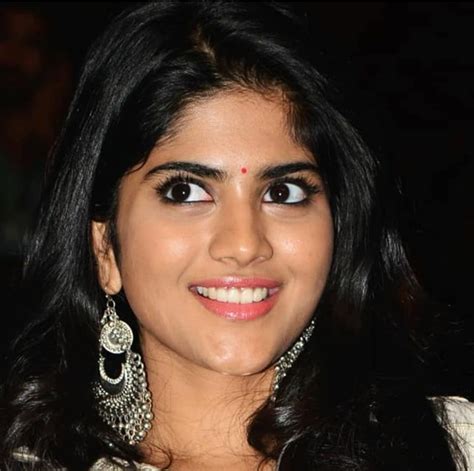 Megha akash is a is an upcoming actress known for her role in pettai and vantha rajavathaan varuven. Pin on Megakash