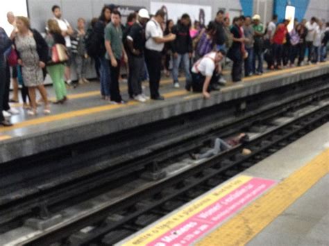 G Mulher cai em trilho e interrompe circulação da Linha do Metrô Rio notícias em Rio de