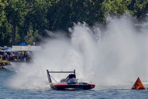 u 99 9 miss rock kisw between turns 1 and 2 during qualifying hydroplane hydroplane racing