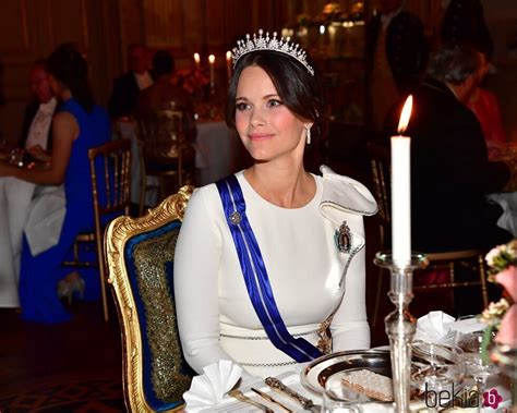 Sofia De Suecia Con Su Tiara Nupcial En La Cena De Gala Por La Visita