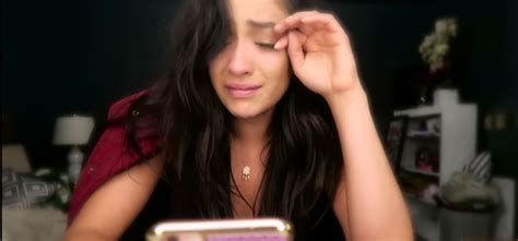 Pretty Little Liars Shay Mitchell Cries Reading Emotional Farewell Letter To The Show Her Ie