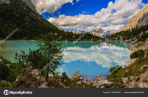 Lago Di Sorapiss With Amazing Turquoise Color Of Water The Mou — Stock