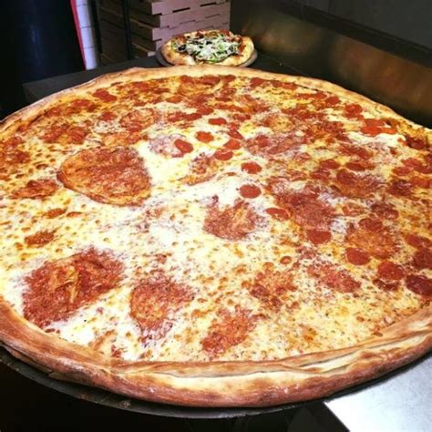 The Pizza At This Delicious Tennessee Eatery Is Bigger Than The Table