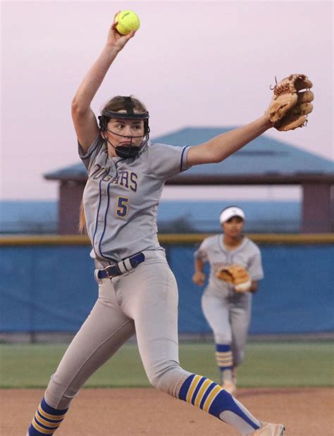 Cougars hold on to edge Sahuaro | Local Sports | pinalcentral.com