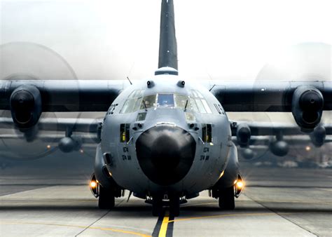 Such a badass plane ! Lockheed C-130 Hercules - Tradebom