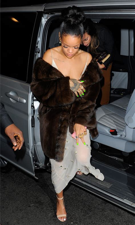 Pic Rihannas Nip Slip At British Fashion Awards Riris Wardrobe