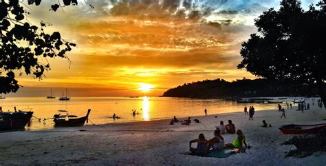 The hotel is situated on a great beach and all rooms. Koh Lipe