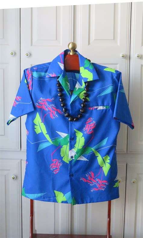 1970s Hawaiian Aloha Shirt By Hilo Hattie Size Medium Retro Mod