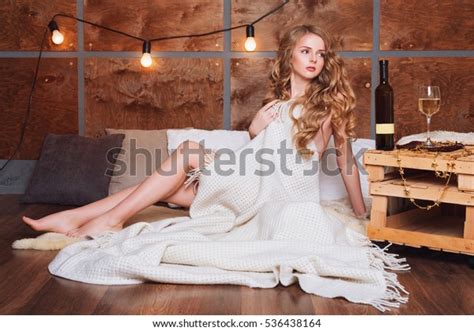 Naked Woman Wrapped Blanket Glass White Foto Stock Shutterstock
