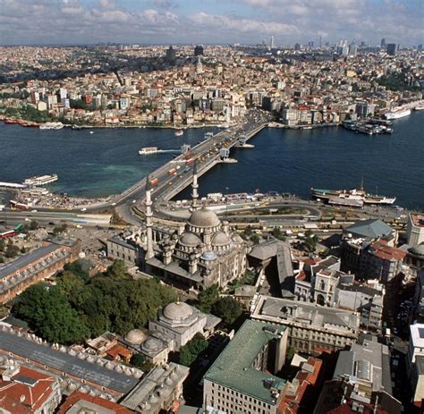 Bosporus: Die Galata-Brücke in Istanbul verbindet - und ...