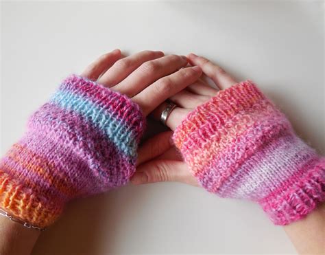 Free Pattern Cozy Hand Warmers A Spoonful Of Yarn