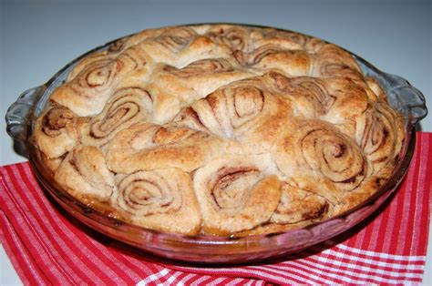The inside is overstuffed with sweet, tangy apples coated in a thick glaze, accented with just enough warm spices without. Apple Pie with Cinnamon Roll Pie Crust | Cooking Mamas