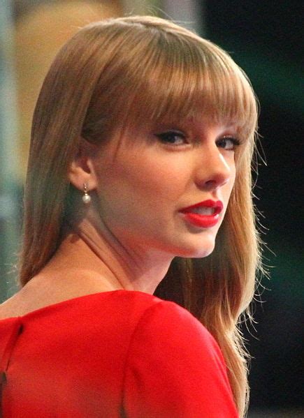 Five Tips To Master Taylor Swift S Flawless Red Lip Look Steal The Style