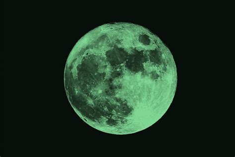 Green Moon 2018 Why Do People Think The Moon Will Change Colour On