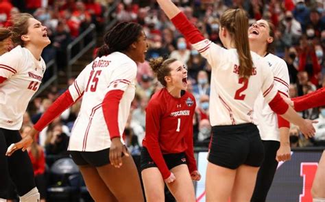 Wisconsin Opens Investigation Into Leaked Photos Of Women S Volleyball Team