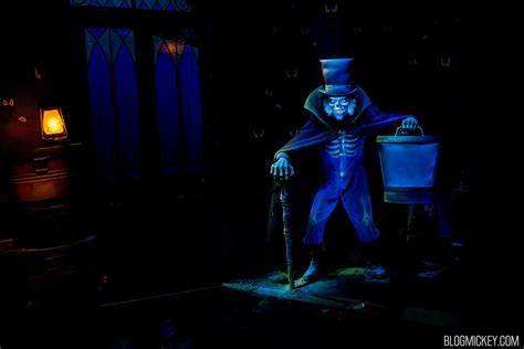 Photos Video Hatbox Ghost Materializes At Haunted Mansion In Magic