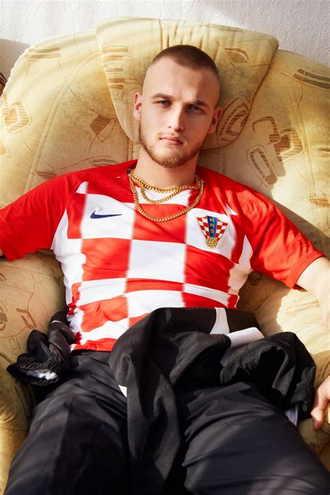 Maillots de foot pas cher 2020,achetez croatie maillots de football aujourd'hui à des prix incroyables! La Croatie et Nike dévoilent les maillots de la Coupe du ...