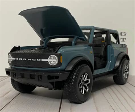 2021 Ford Bronco Badlands By Maisto Diecast Model Car 118 Scale