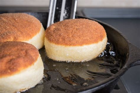 Punya sisa pisang di rumah dan bingung mau diapakan? 11+ Cara Membuat Donat Bomboloni Lembut Pictures ...